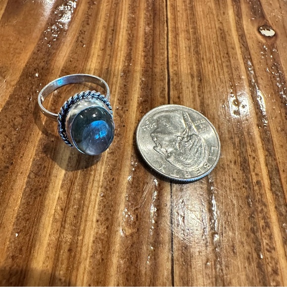 2116 Silver and Gray Labradorite Stone Ring - Picture 3 of 7